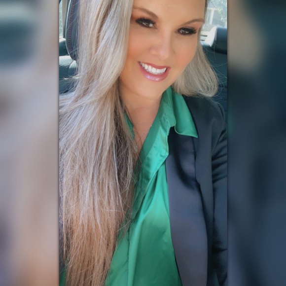 Meet your Posher, Cara - Picture 2 of 3